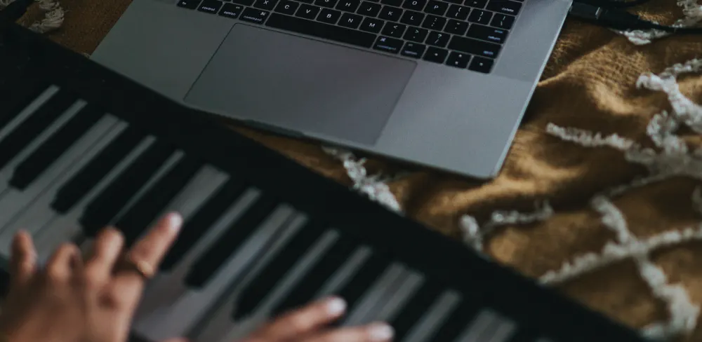 Playing P511 on a keyboard and laptop